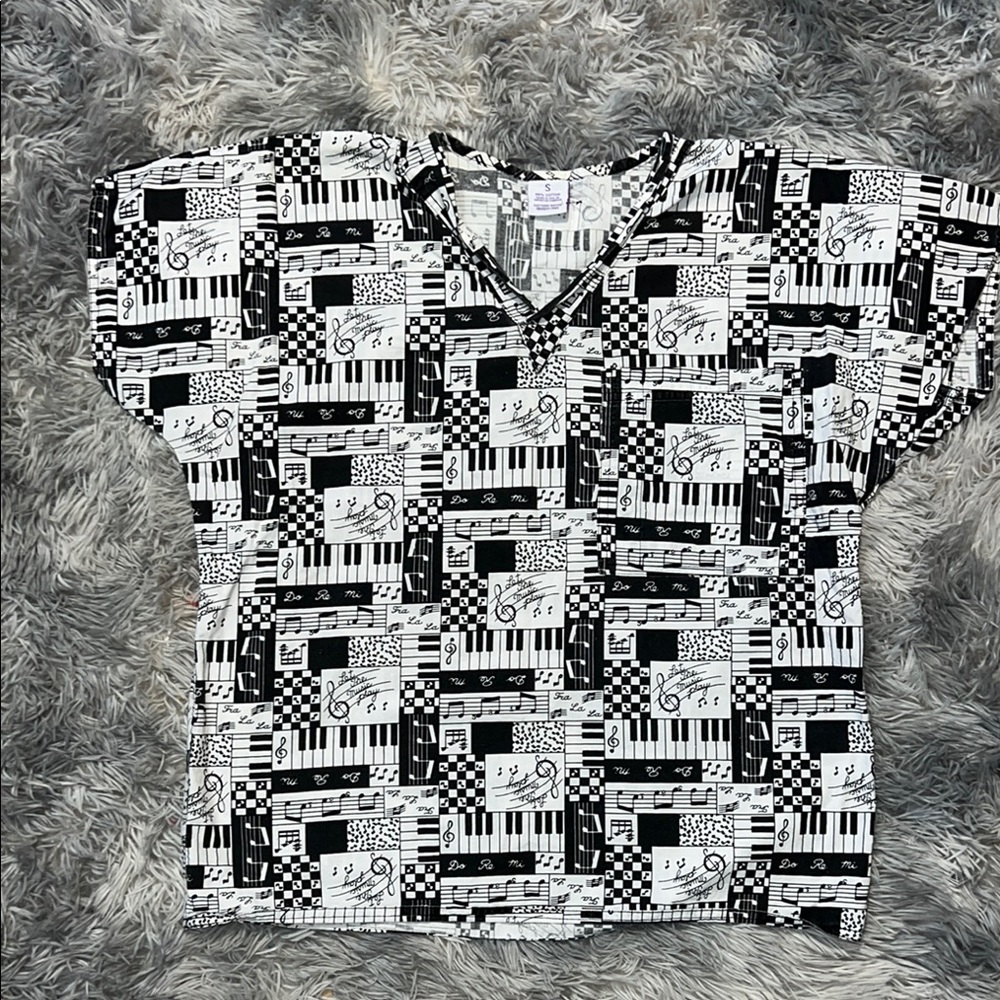 ♥️ Black and White Music Note Scrub Top Size Small